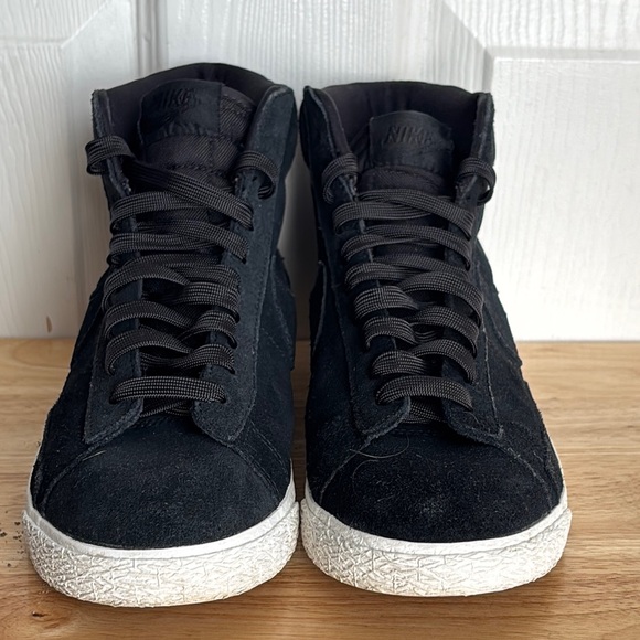 Nike Kids Black Suede High Tops. - Picture 2 of 9